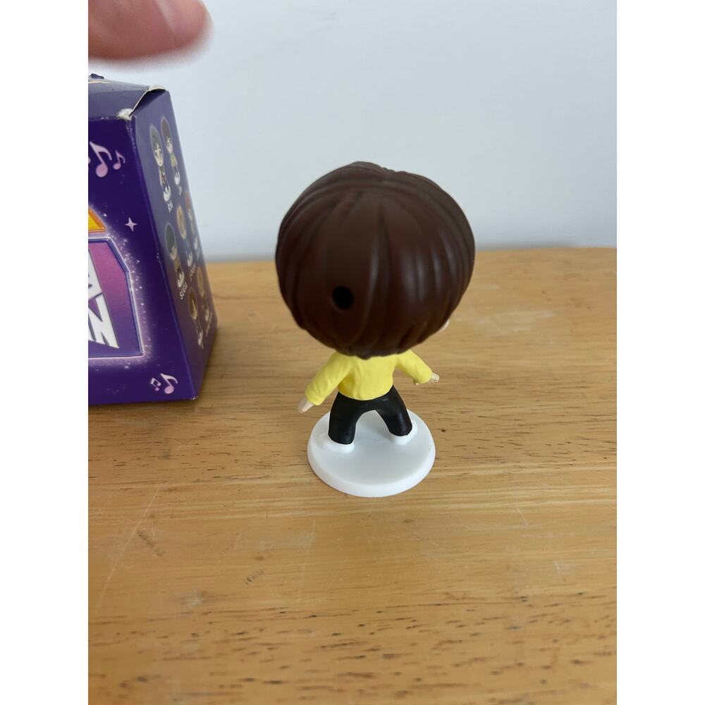 McDonald's TinyTAN x BTS Happy Meal "Throwback Edition" Jin Figure - Picture 4 of 5